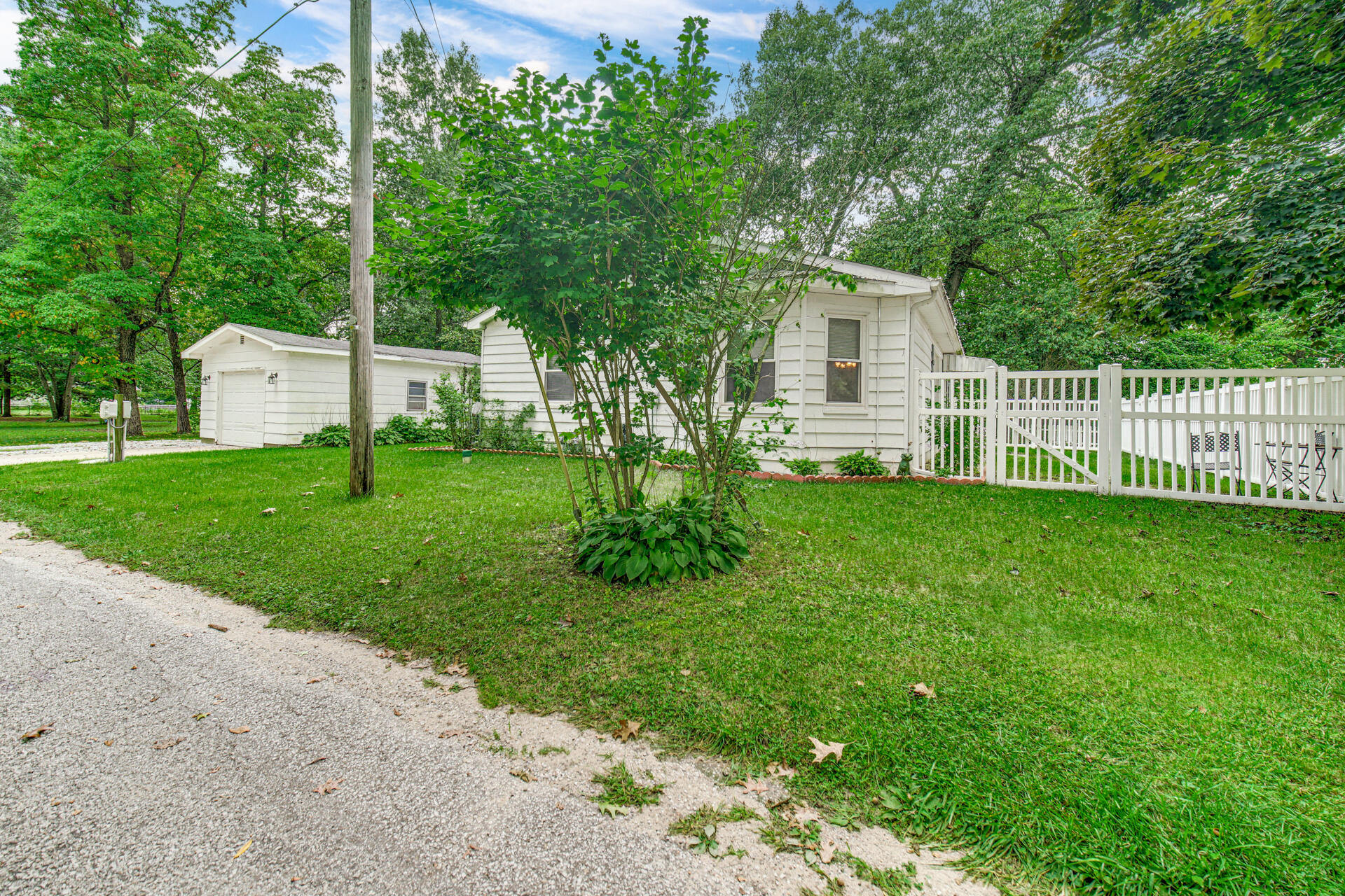 10889 East Cherokee Road Walkerton, IN 46574 - Photo 18 of 21 1920x1280
