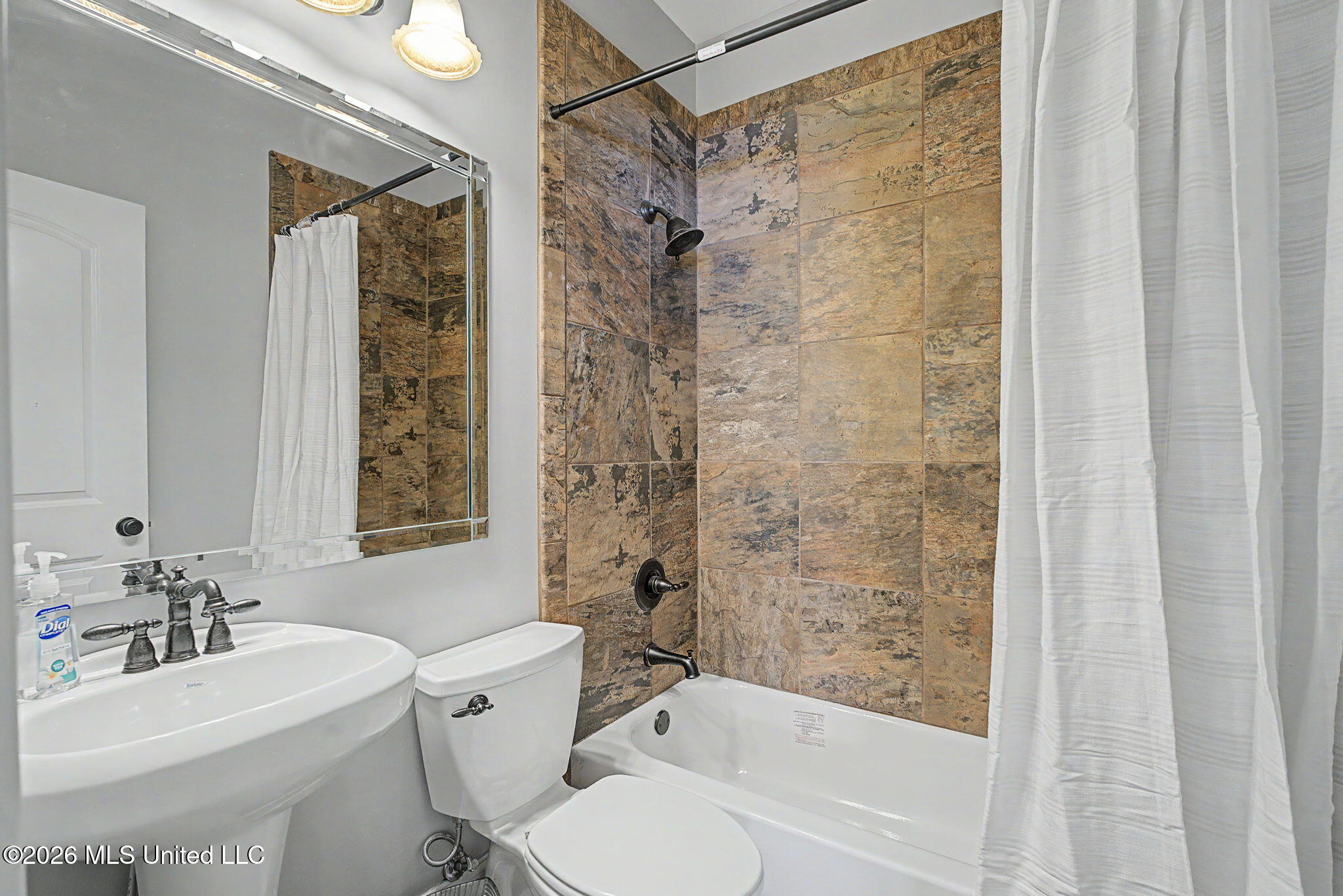 1595 Southern Rdg Trail Olive Branch, MS 38654 - Photo 34 of 48 Full Bathroom 3 - Upstairs