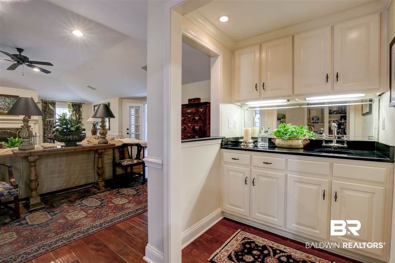 3805 South Conway Drive Mobile, AL 36608 - Photo 14 of 40 wet bar