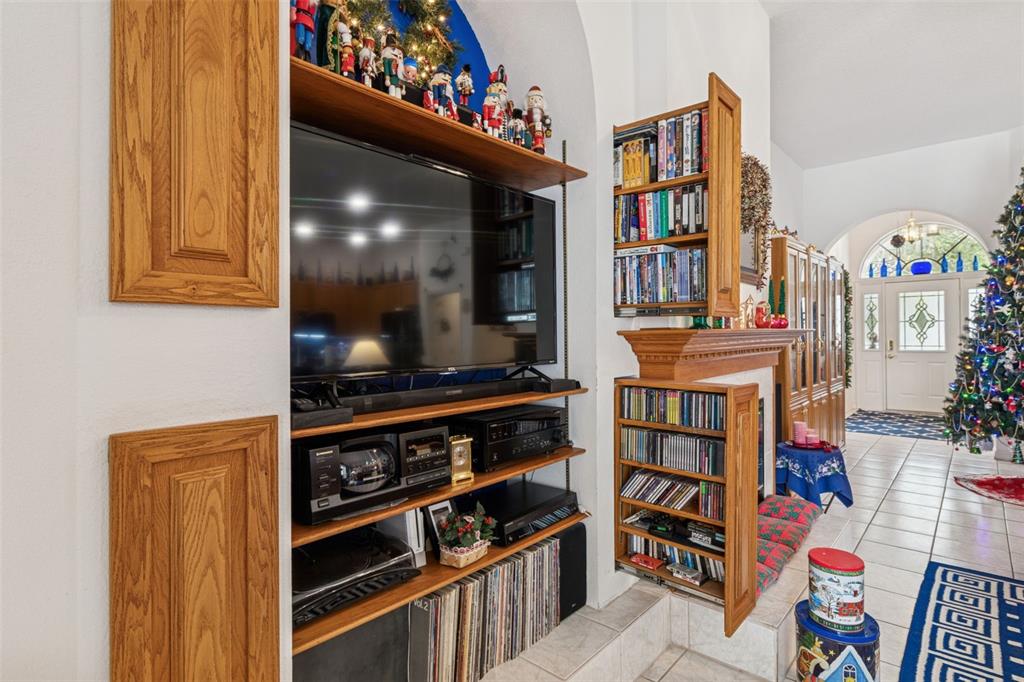 928 Oakview Road Tarpon Springs, FL 34689 - Photo 25 of 75