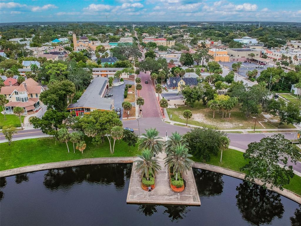928 Oakview Road Tarpon Springs, FL 34689 - Photo 71 of 75 an aerial view of residential house with outdoor space and lake view