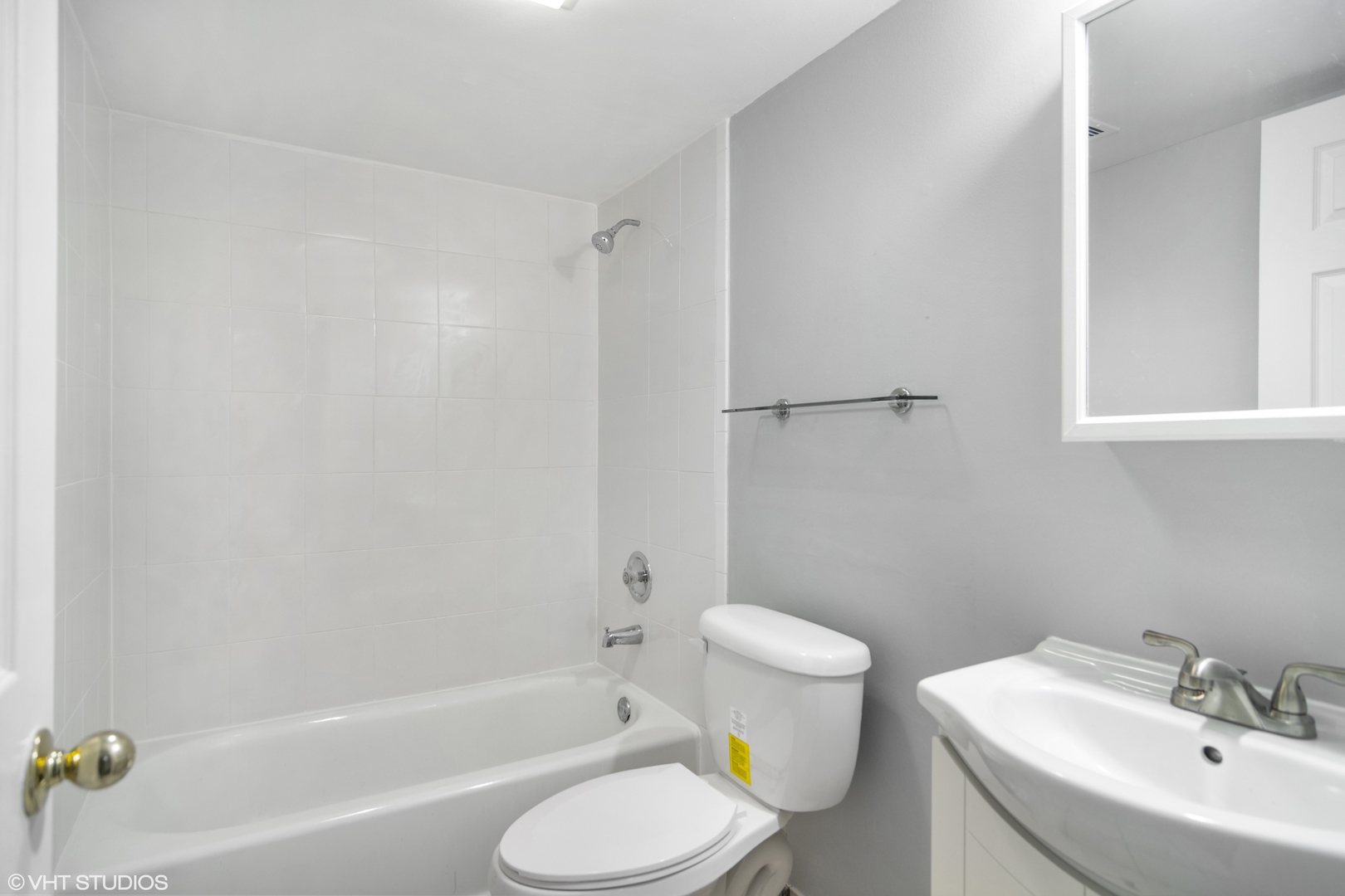 1 Renaissance Place, Unit 509 Palatine, IL 60067 - Photo 11 of 21 a bathroom with a sink toilet and bathtub