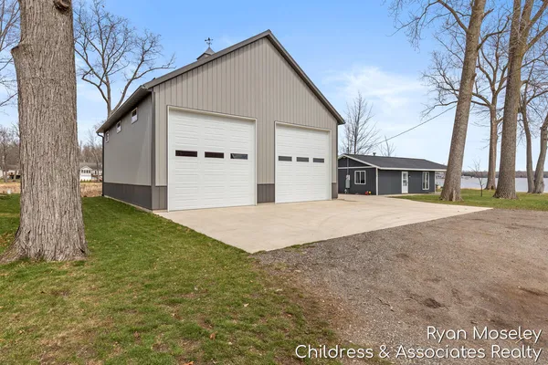 $689,900 | 12720 Russell Drive, Wayland, MI 49348
