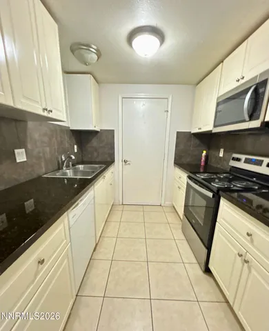 $1,895 | 1995 Trainer Way, Reno, NV 89512