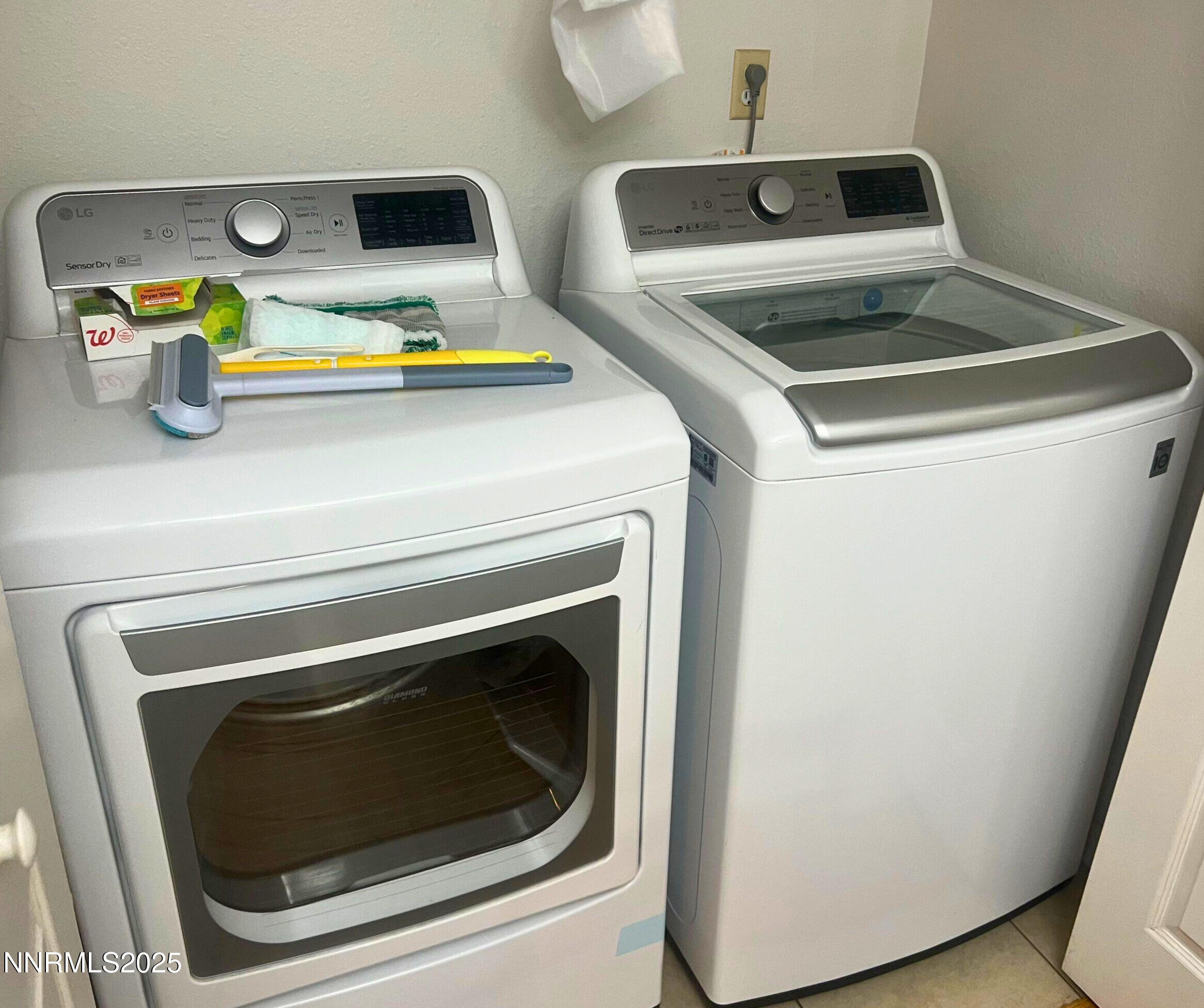 1995 Trainer Way Reno, NV 89512 - Photo 8 of 11 a utility room with dryer and washer