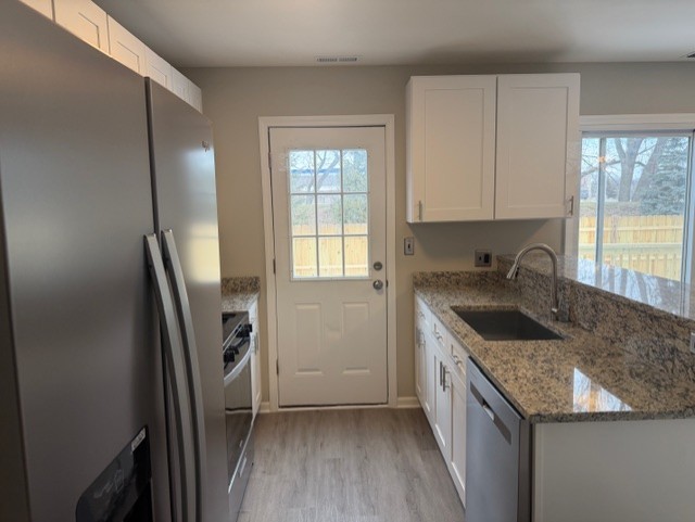 588 Nantucket Way, Unit 2 Island Lake, IL 60042 - Photo 3 of 29 a kitchen with granite countertop a refrigerator and a sink