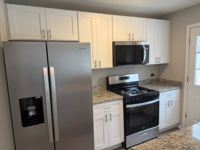 588 Nantucket Way, Unit 2 Island Lake, IL 60042 - Photo 5 of 29 a kitchen with stainless steel appliances granite countertop a refrigerator stove and microwave