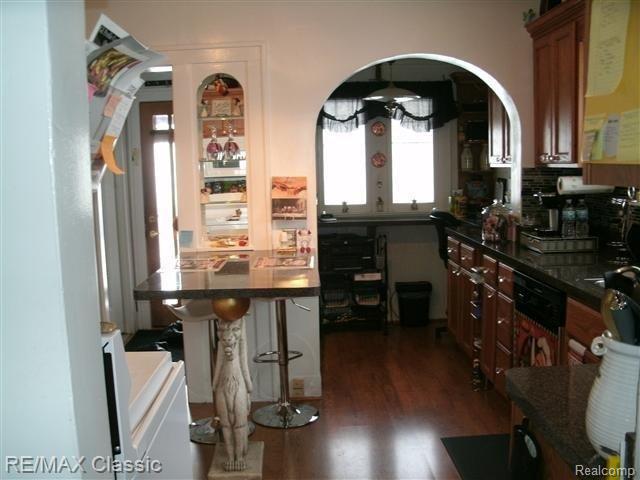 116 Chippewa Road Pontiac, MI 48341 - Photo 5 of 8 Kitchen