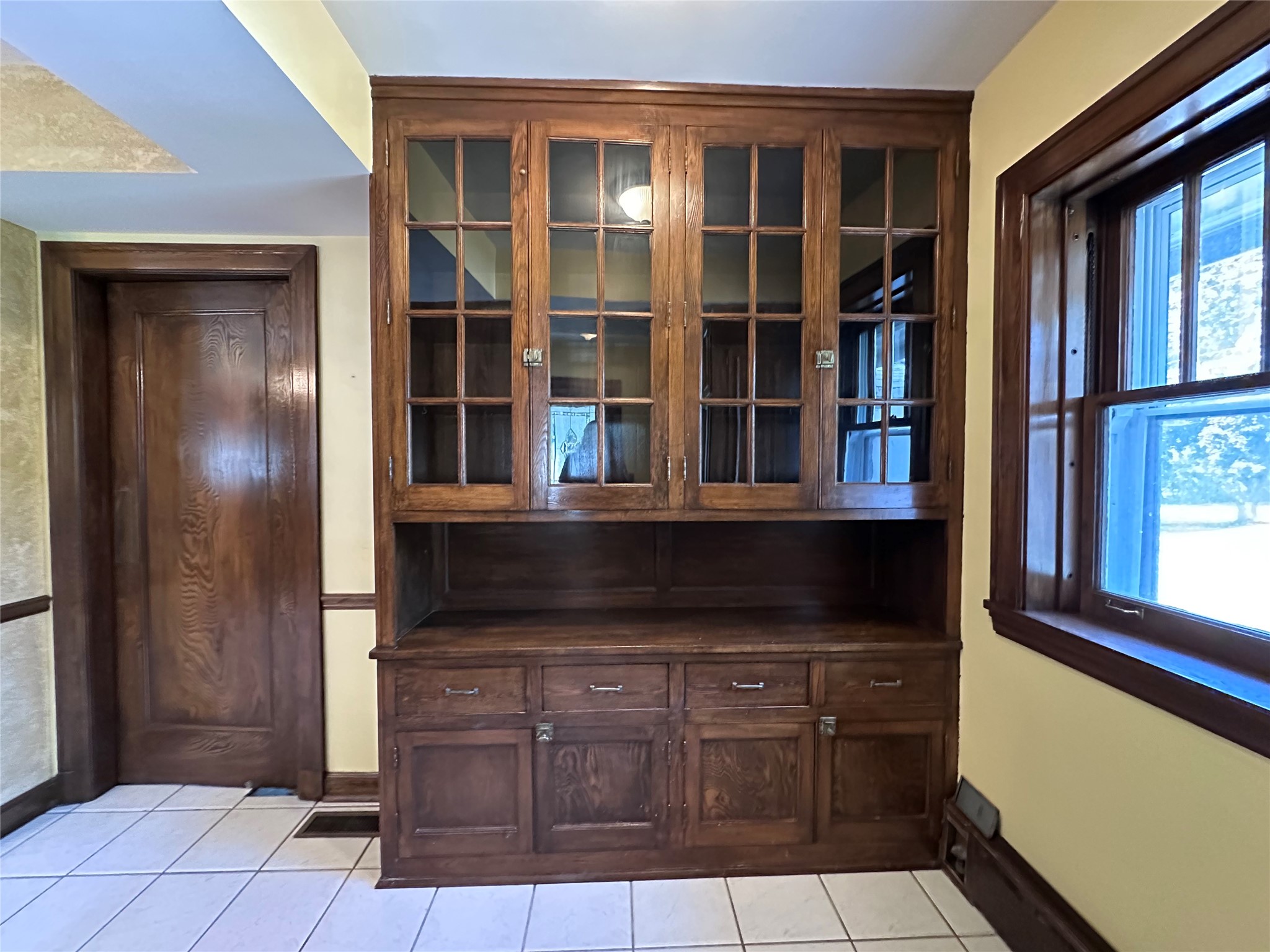 515 Hilltop Road Erie, PA 16509 - Photo 18 of 45 You'll love this built in hutch just off the kitchen and dining room.