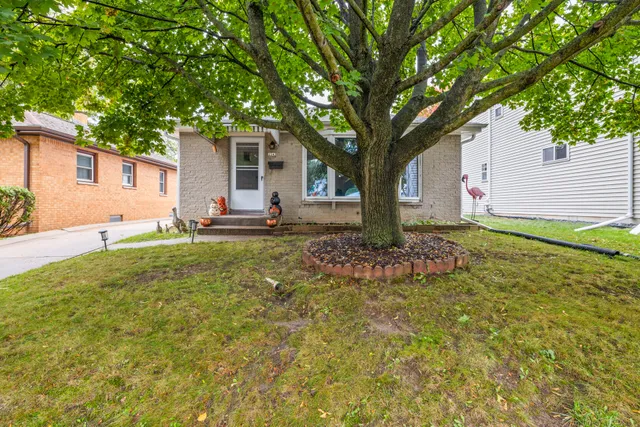 $279,900 | 2343 South 95th Street, West Allis, WI 53227