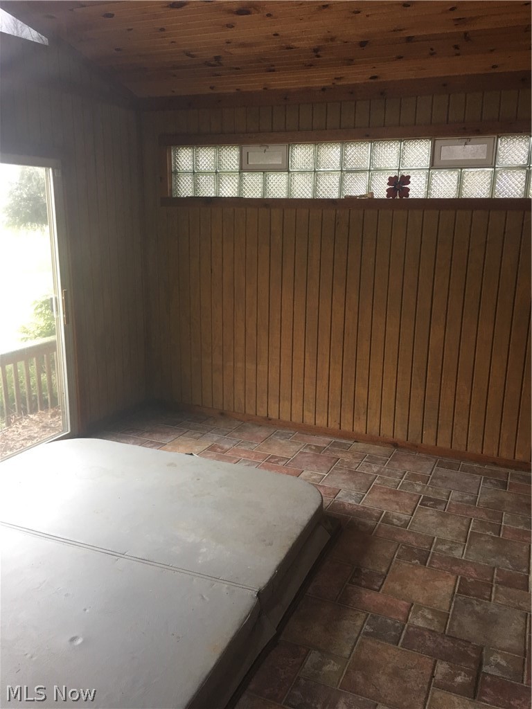 8562 Warwick Road Southeast Warren, OH 44484 - Photo 12 of 17