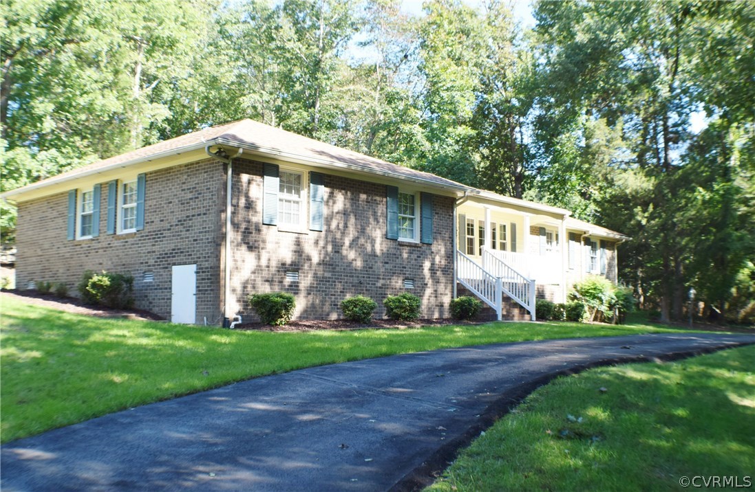 2120 Camborne Road North Chesterfield, VA 23236 - Photo 4 of 22 Gallery Image 4