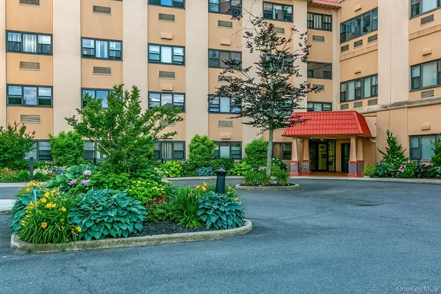 $4,000 | 185 West Park Avenue, Unit 103, Long Beach, NY 11561