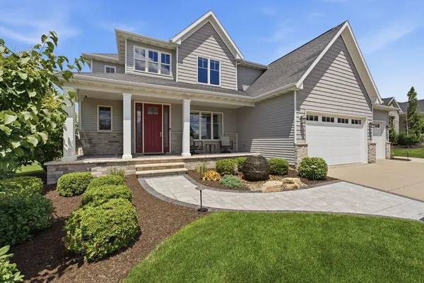 $718,500 | 3460 Crow Lake Drive, Bettendorf, IA 52722