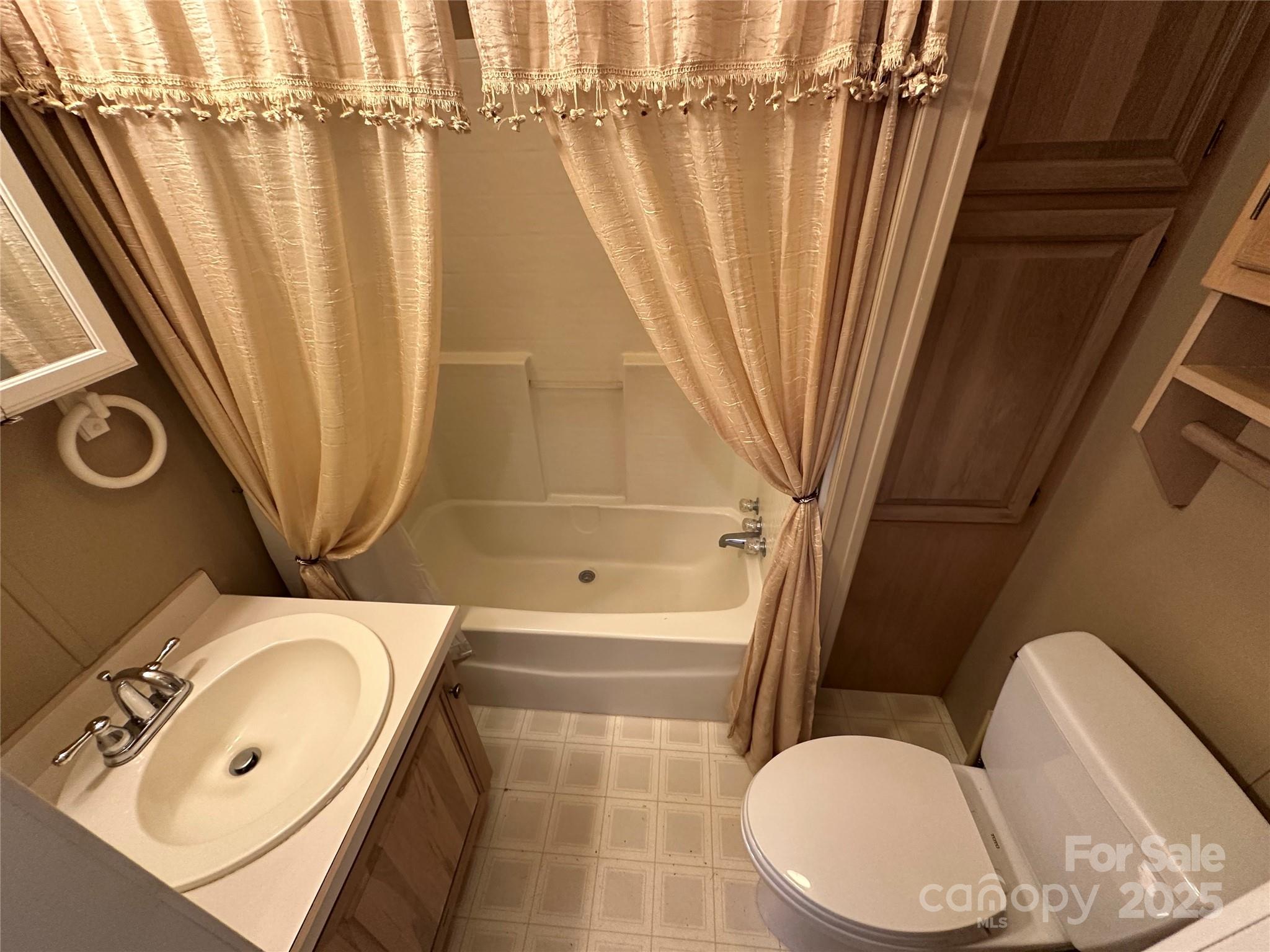 124 Hummingbird Circle New London, NC 28127 - Photo 16 of 48 a bathroom with a sink a toilet and tub