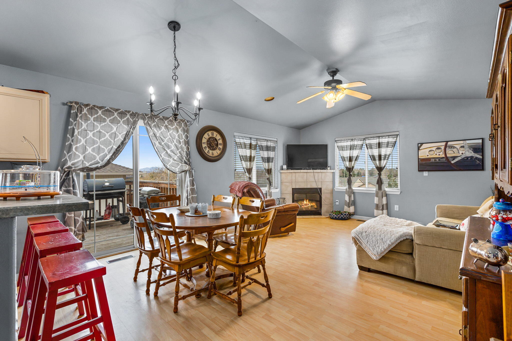 2108 Southwest 36th Street Redmond, OR 97756 - Photo 5 of 25 2022_03_17_2108_sw_36th_st_rdm-5