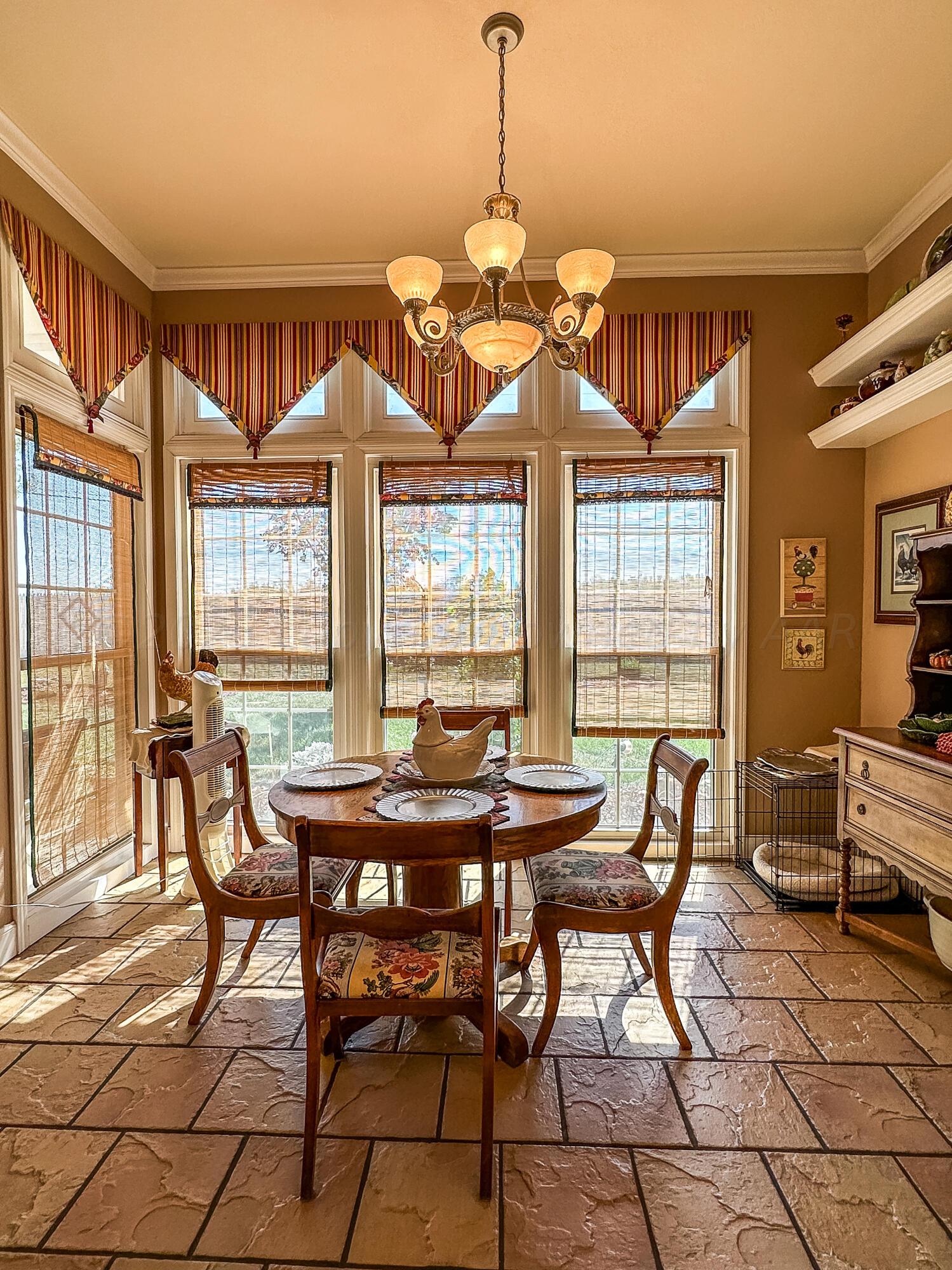 105 St James Street Borger, TX 79007 - Photo 16 of 36 a view of a dining room with furniture and windows