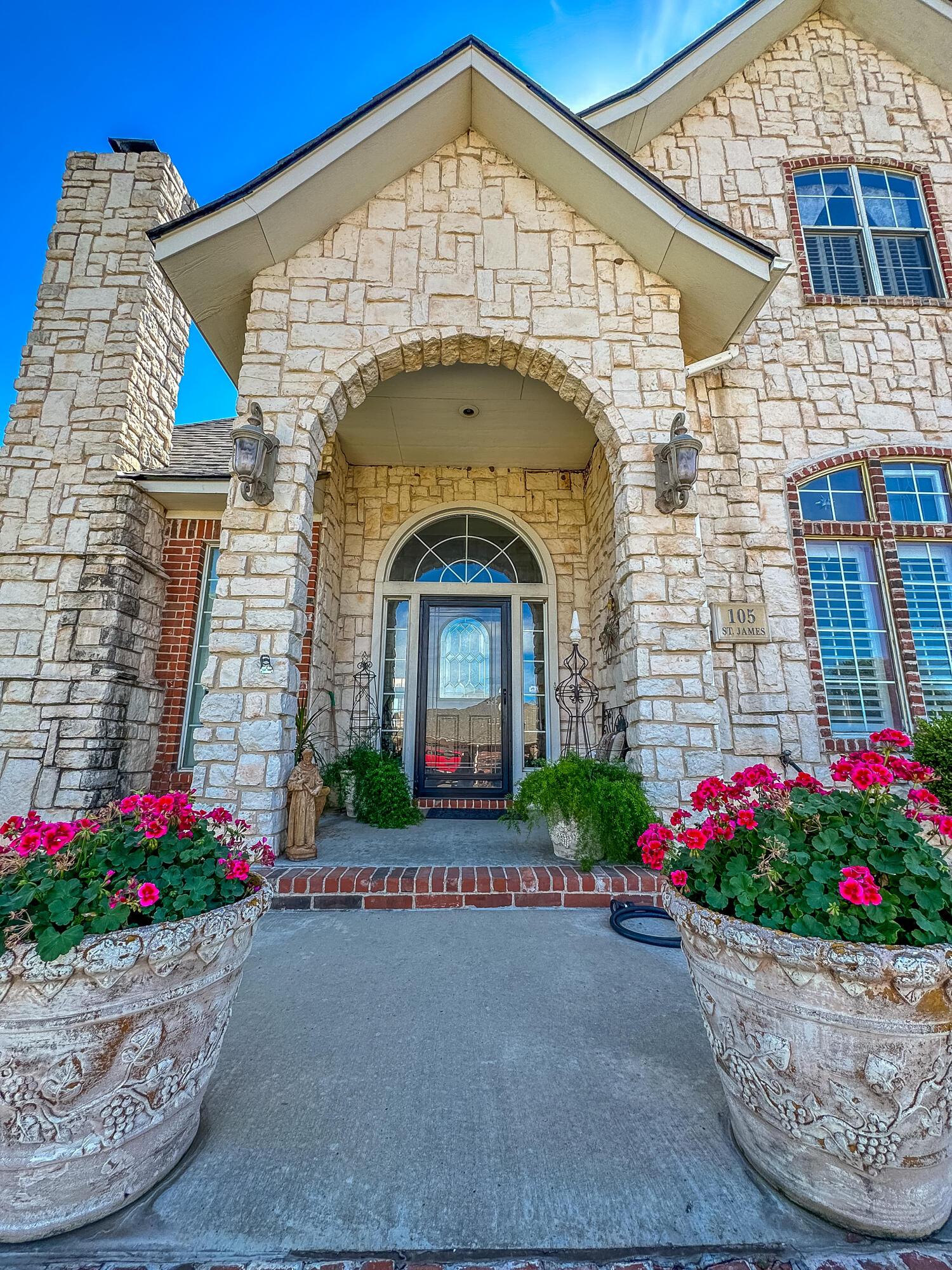 105 St James Street Borger, TX 79007 - Photo 4 of 36 a front view of house with an outdoor space