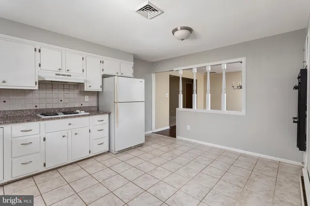 a view of an empty room with window