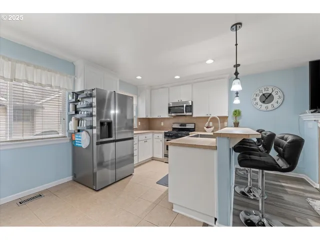 $295,000 | 2710 Southeast 141st Avenue, Unit 10, Portland, OR 97236