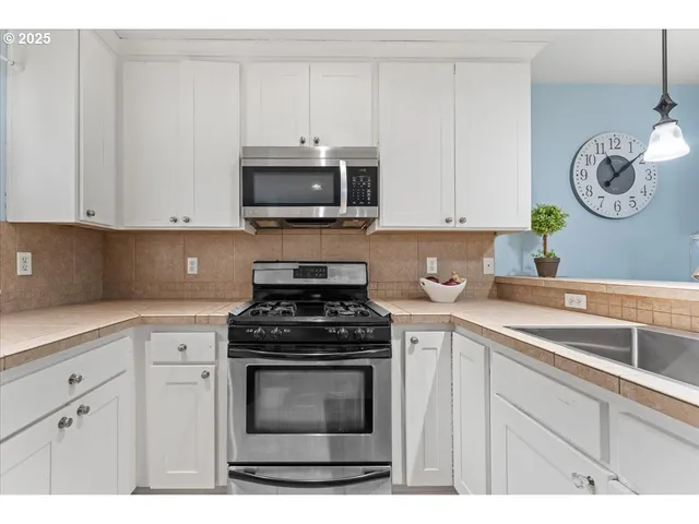 $295,000 | 2710 Southeast 141st Avenue, Unit 10, Portland, OR 97236