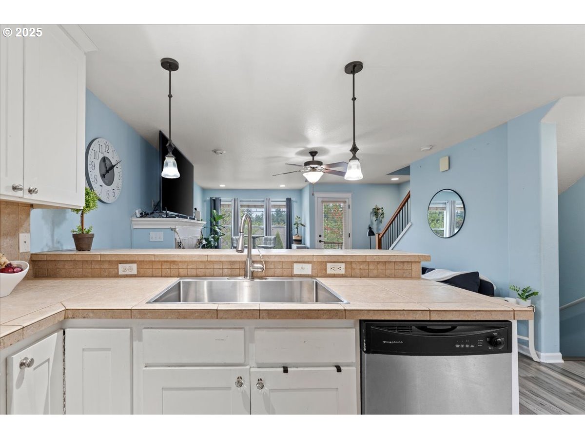 2710 Southeast 141st Avenue, Unit 10 Portland, OR 97236 - Photo 13 of 30