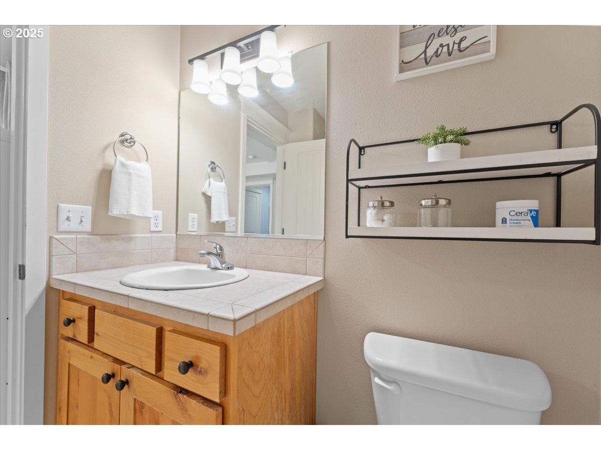 2710 Southeast 141st Avenue, Unit 10 Portland, OR 97236 - Photo 7 of 30