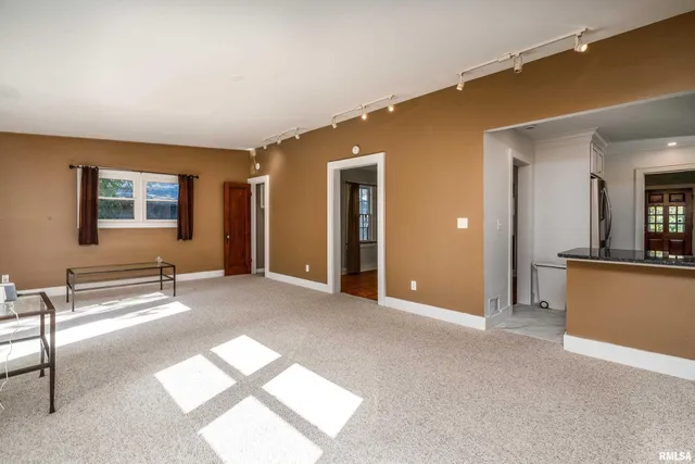 $184,900 | 711 West Elm Street, Carbondale, IL 62901