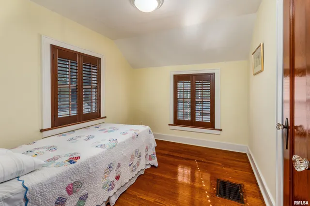 $184,900 | 711 West Elm Street, Carbondale, IL 62901