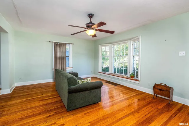 $184,900 | 711 West Elm Street, Carbondale, IL 62901