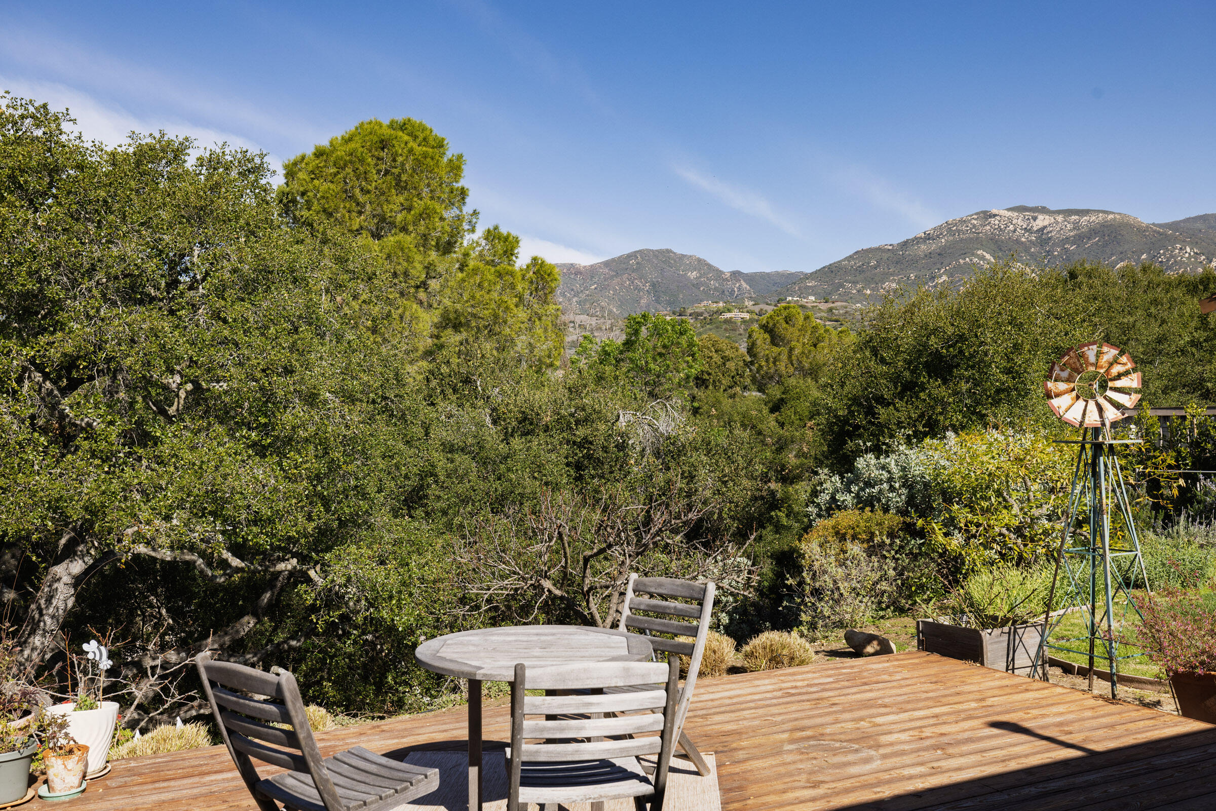 1005 Winther Way Santa Barbara, CA 93110 - Photo 21 of 33 a view of a chairs and table in the patio