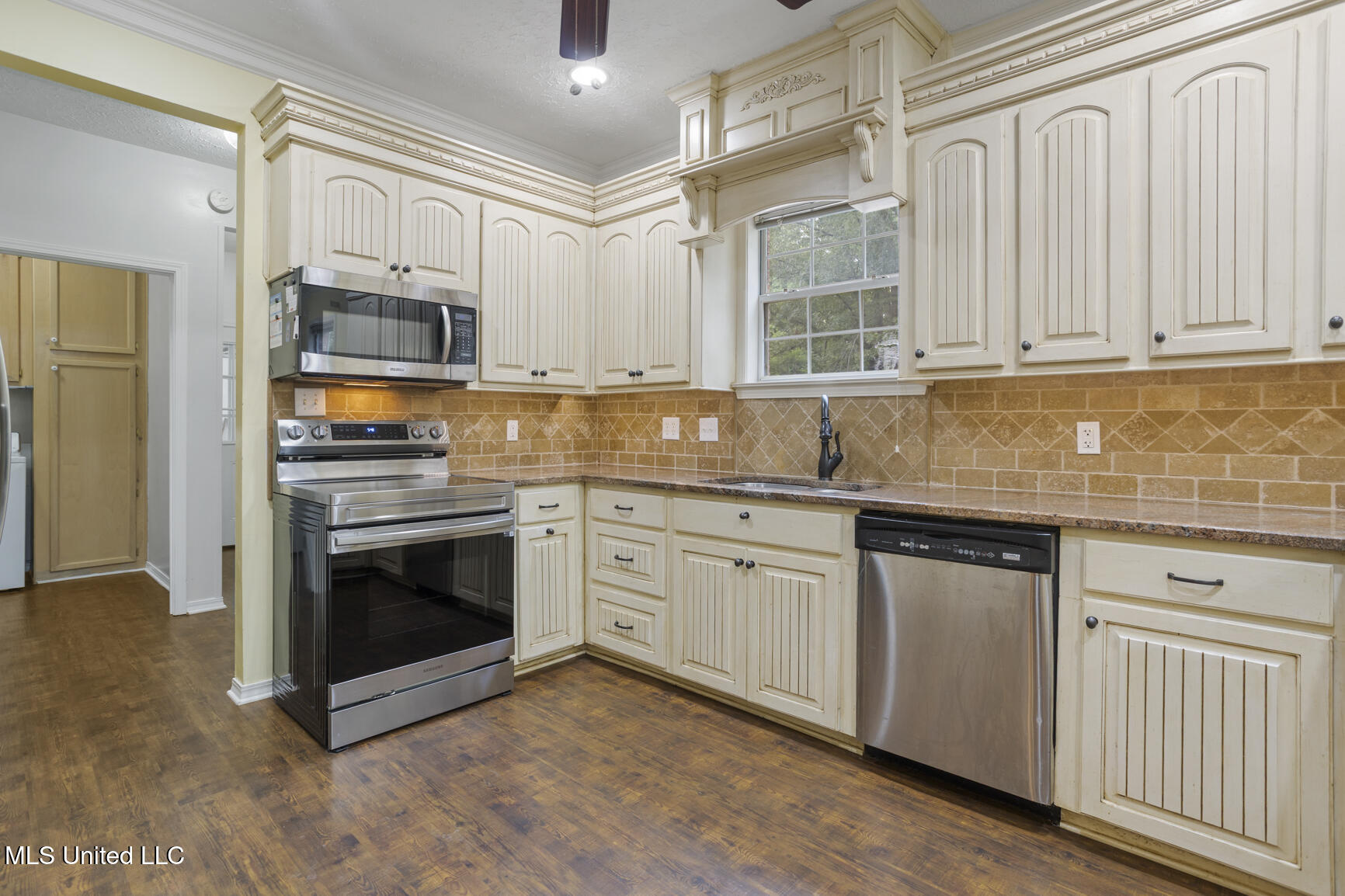 1629 Kimbell Road Terry, MS 39170 - Photo 16 of 47 SS Appliances! Smart Range @1 yr old