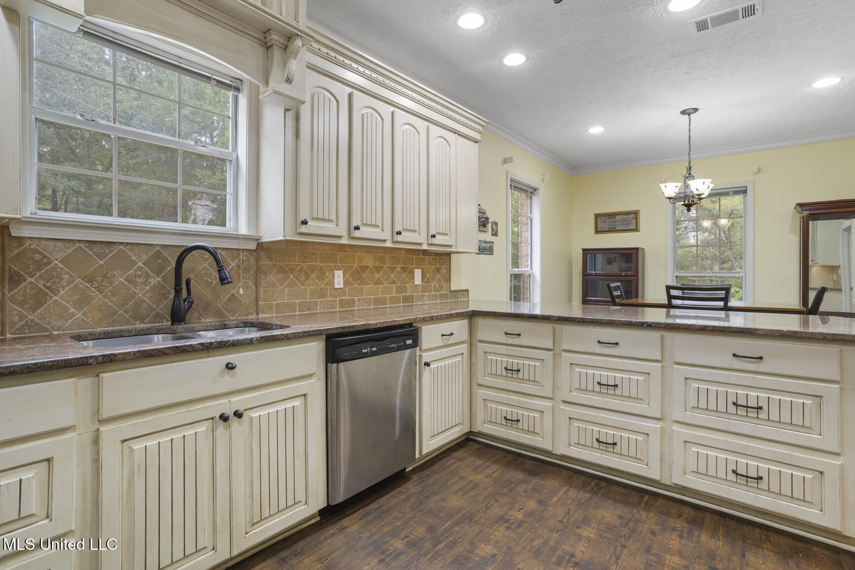1629 Kimbell Road Terry, MS 39170 - Photo 17 of 47 Granite Counters