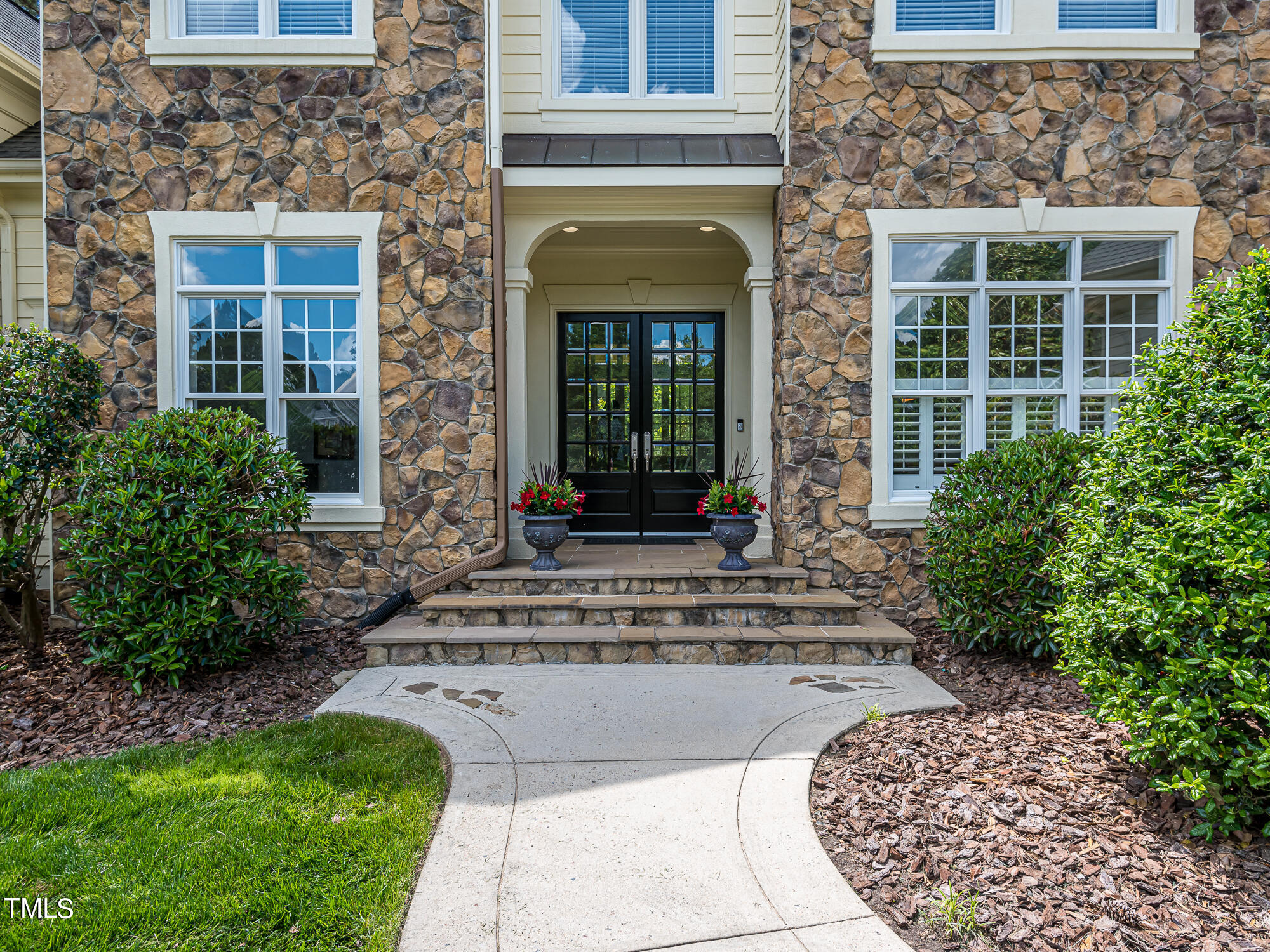 8905 Mildenhall Court Raleigh, NC 27615 - Photo 4 of 60 Real_Estate_Sophia_Griffies_8905_Mildenh