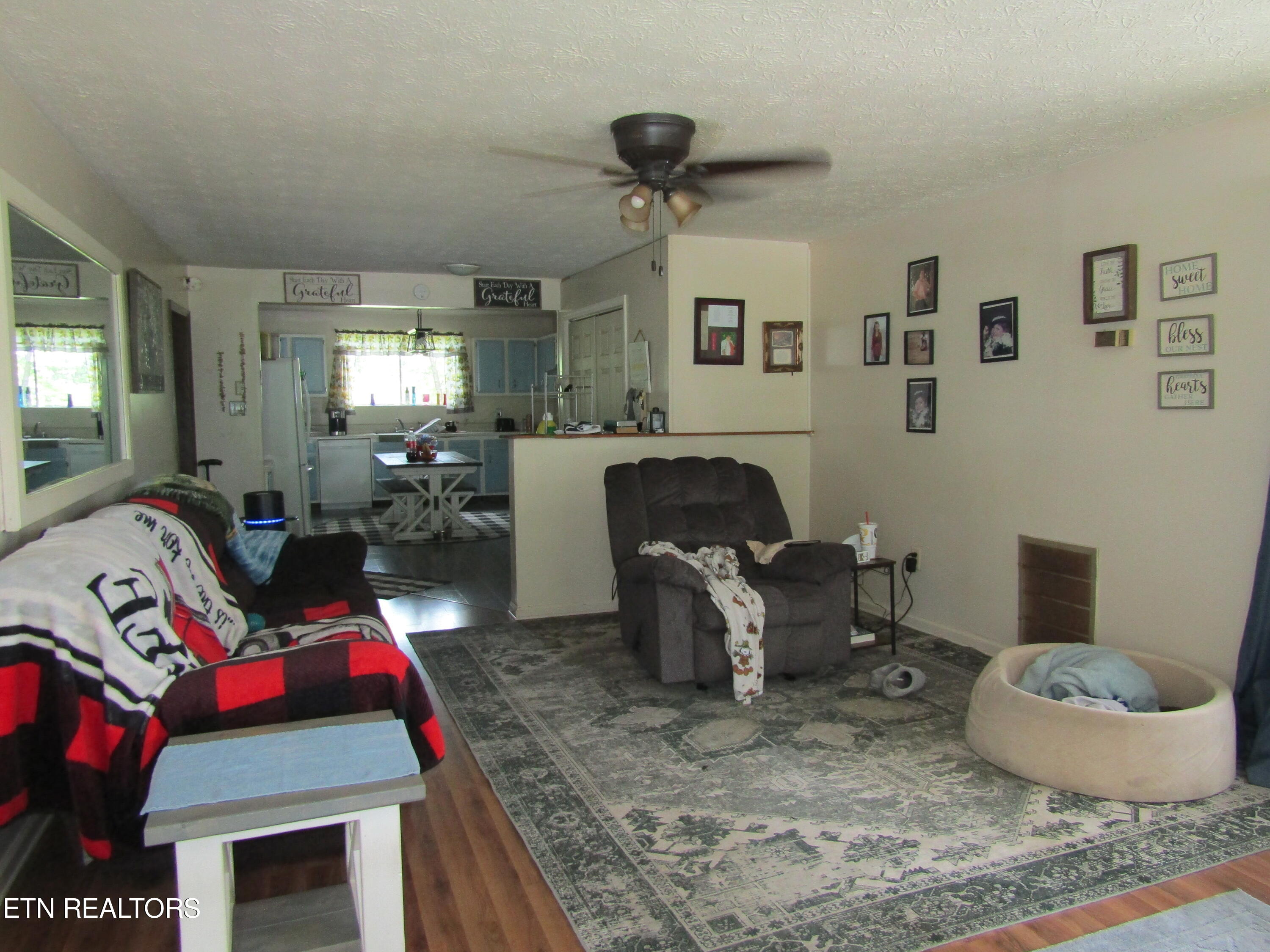508 Wilderness Road Middlesboro, KY 40965 - Photo 5 of 18 IMG_1879