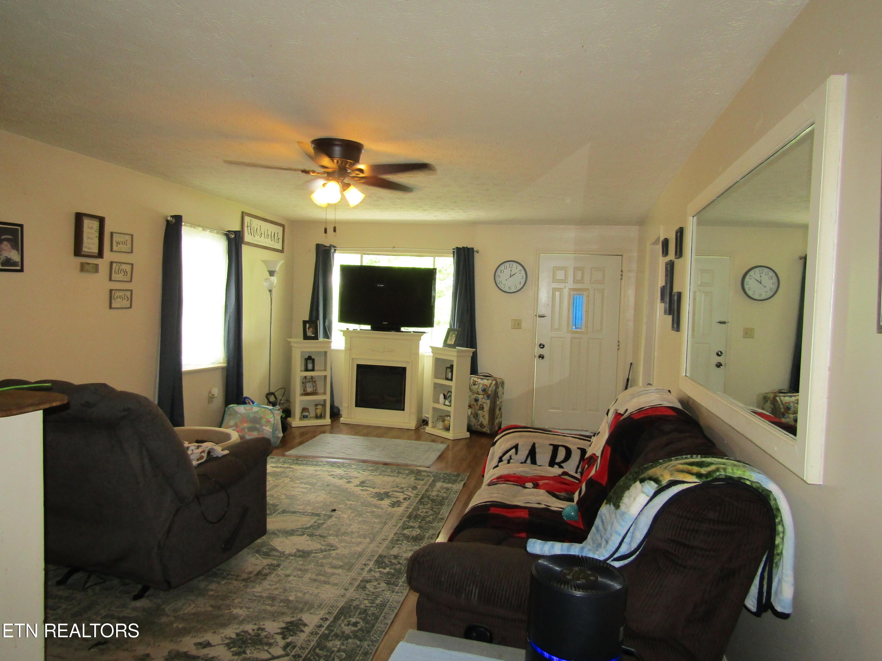 508 Wilderness Road Middlesboro, KY 40965 - Photo 6 of 18 IMG_1882