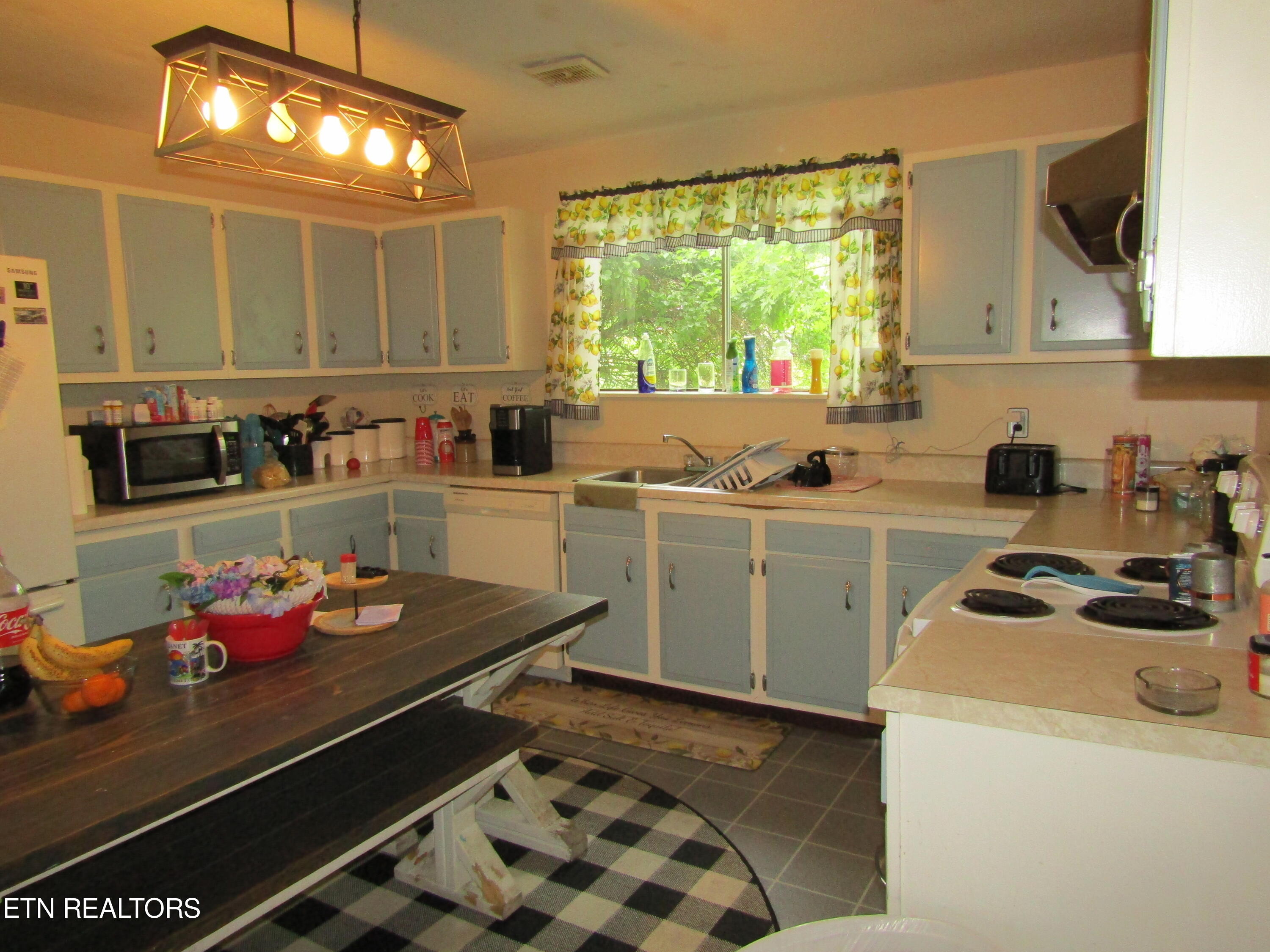 508 Wilderness Road Middlesboro, KY 40965 - Photo 9 of 18 IMG_1889