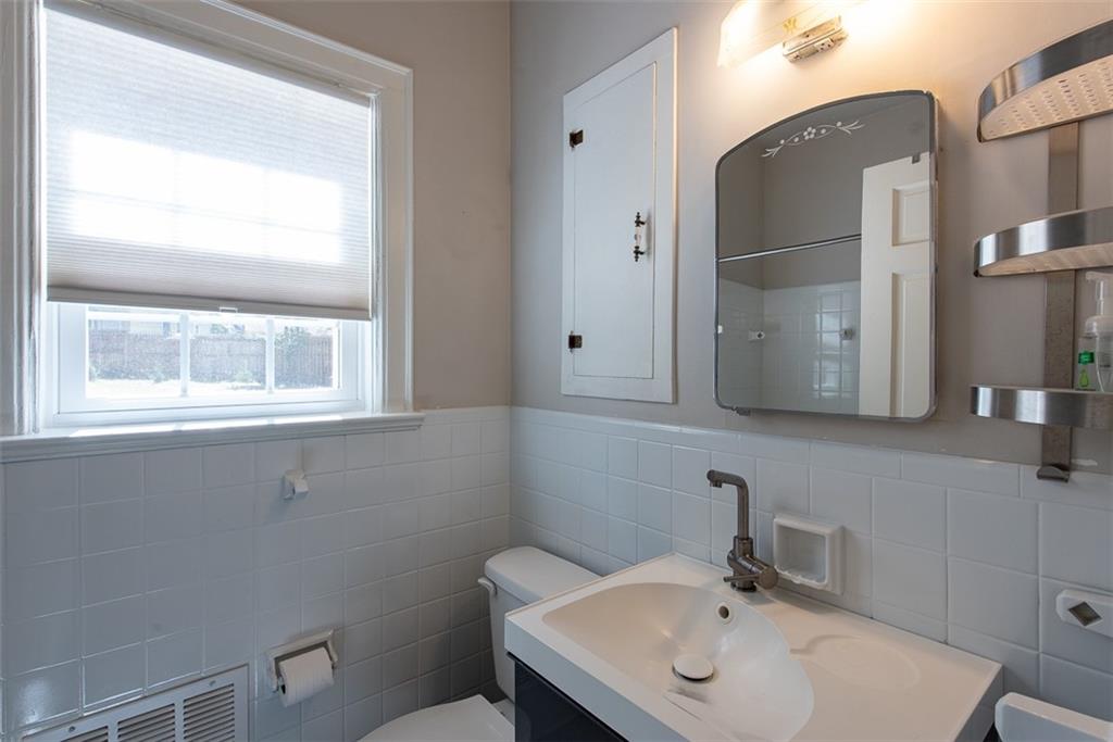 208 Shadowmoor Drive, Unit 208 Decatur, GA 30030 - Photo 17 of 29 a bathroom with a sink and a toilet