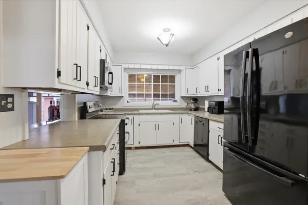 $344,900 | 1148 West Highland Street, Whitewater, WI 53190