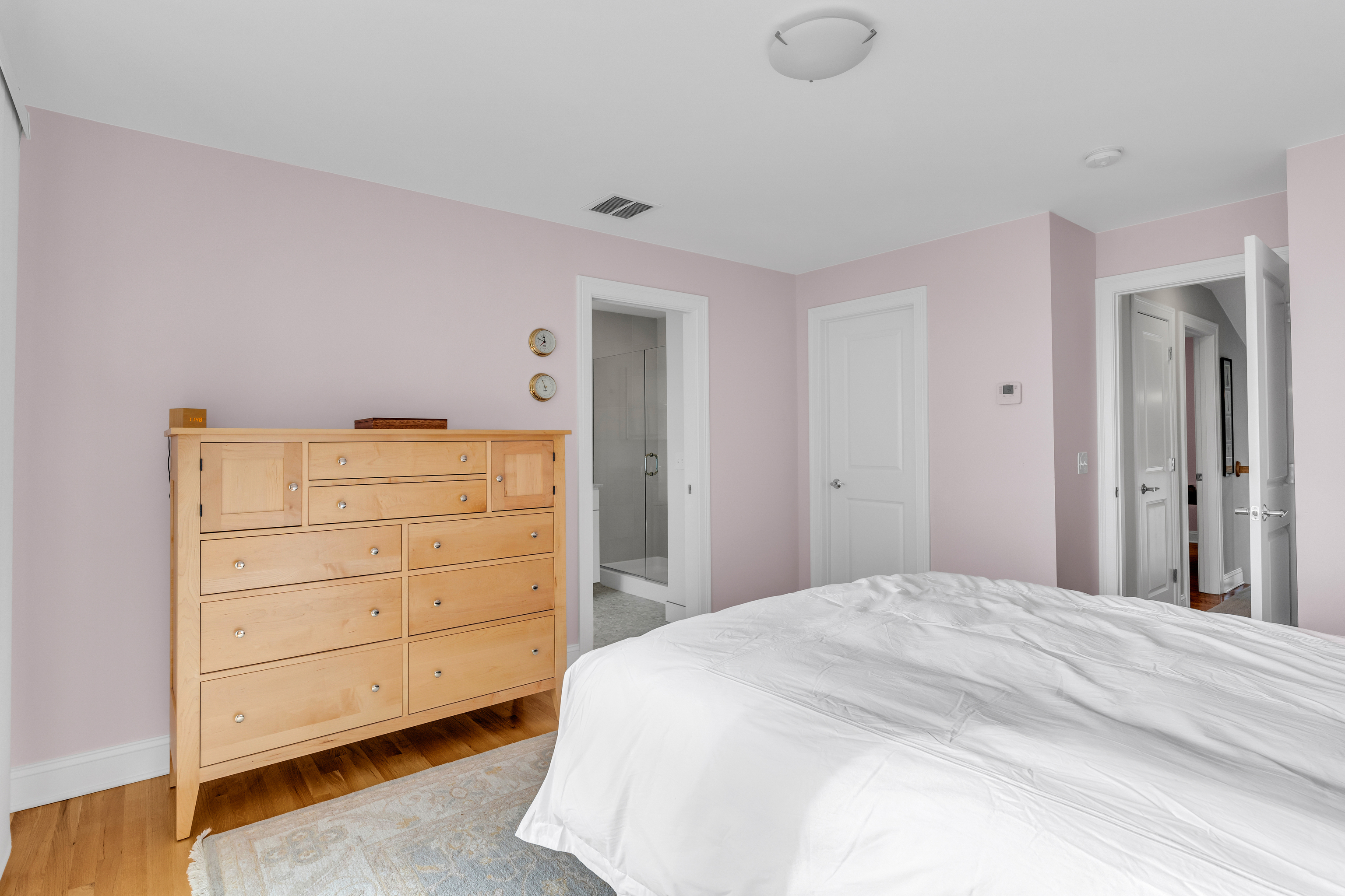 610 Marina Way Landing, Unit 610 Westbrook, CT 06498 - Photo 27 of 40 a bedroom with a dresser and a mirror