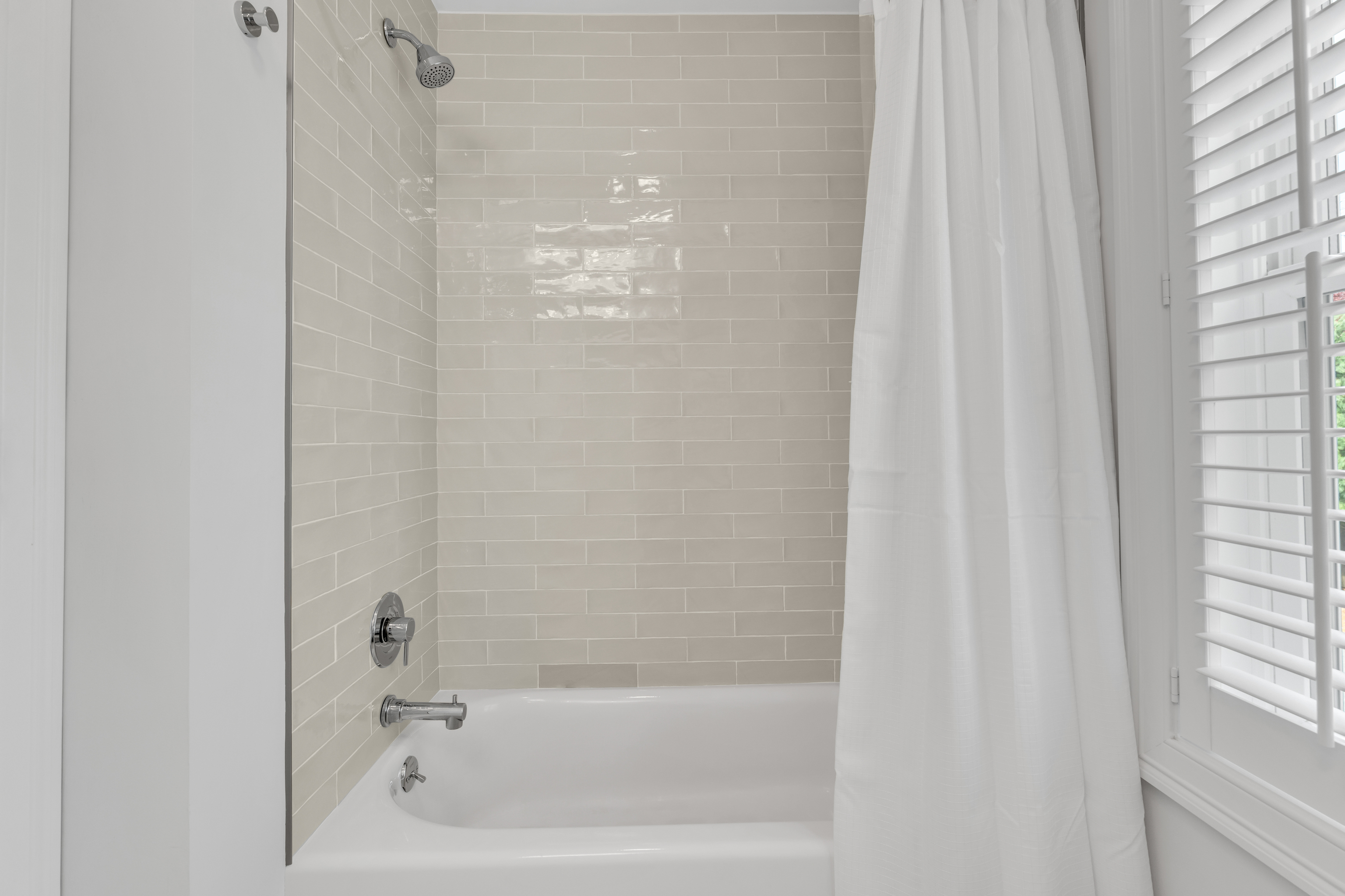610 Marina Way Landing, Unit 610 Westbrook, CT 06498 - Photo 34 of 40 a close up of a bathtub curtain