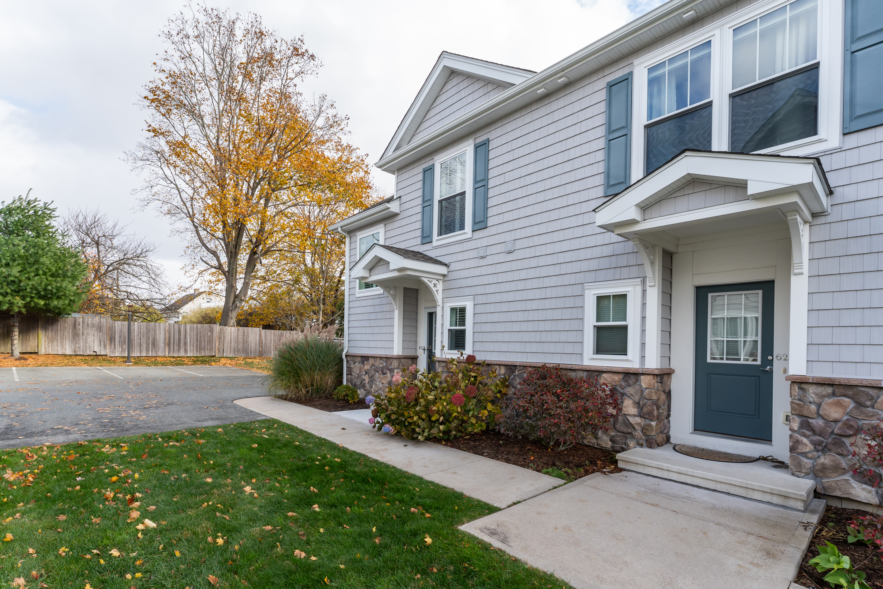 610 Marina Way Landing, Unit 610 Westbrook, CT 06498 - Photo 37 of 40 a front view of a house with garden