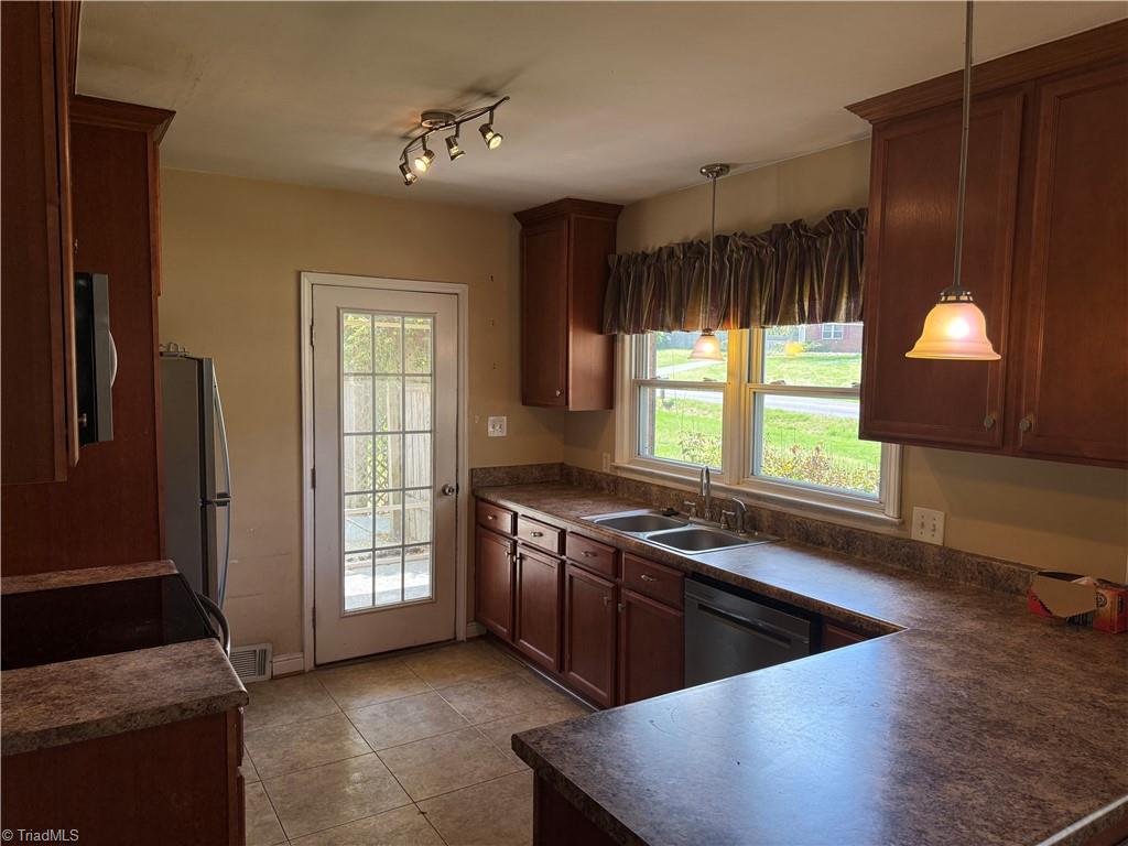 3412 Pine Valley Road High Point, NC 27265 - Photo 7 of 26