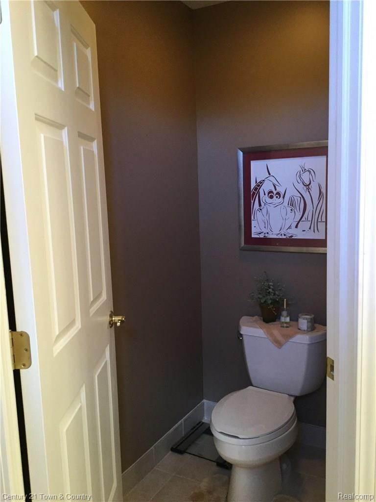 4731 Oakhurst Ridge Road Clarkston, MI 48348 - Photo 27 of 59 MASTER BATH HAS CERAMIC TILE .....