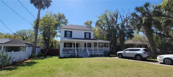 $2,000 | 416 West Howry Avenue, Deland, FL 32720