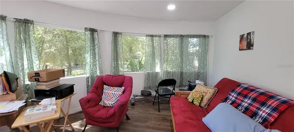 $2,000 | 416 West Howry Avenue, Deland, FL 32720