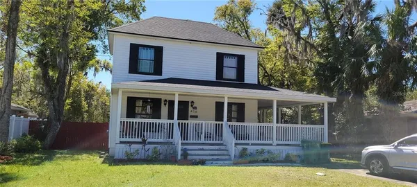$2,000 | 416 West Howry Avenue, Deland, FL 32720