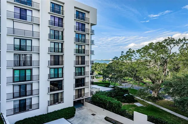 $5,500 | 150 Belleview Boulevard, Unit 403, Belleair, FL 33756