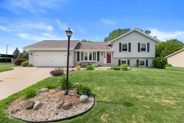 $449,900 | N49W14033 Brook Falls Drive, Menomonee Falls, WI 53051
