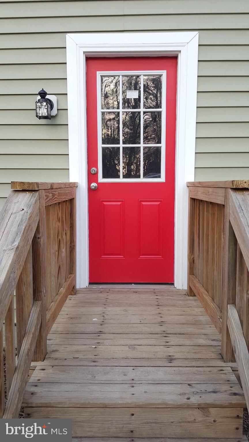 127 Darden Road Chestertown, MD 21620 - Photo 5 of 34 Side entry door to Kitchen from Driveway